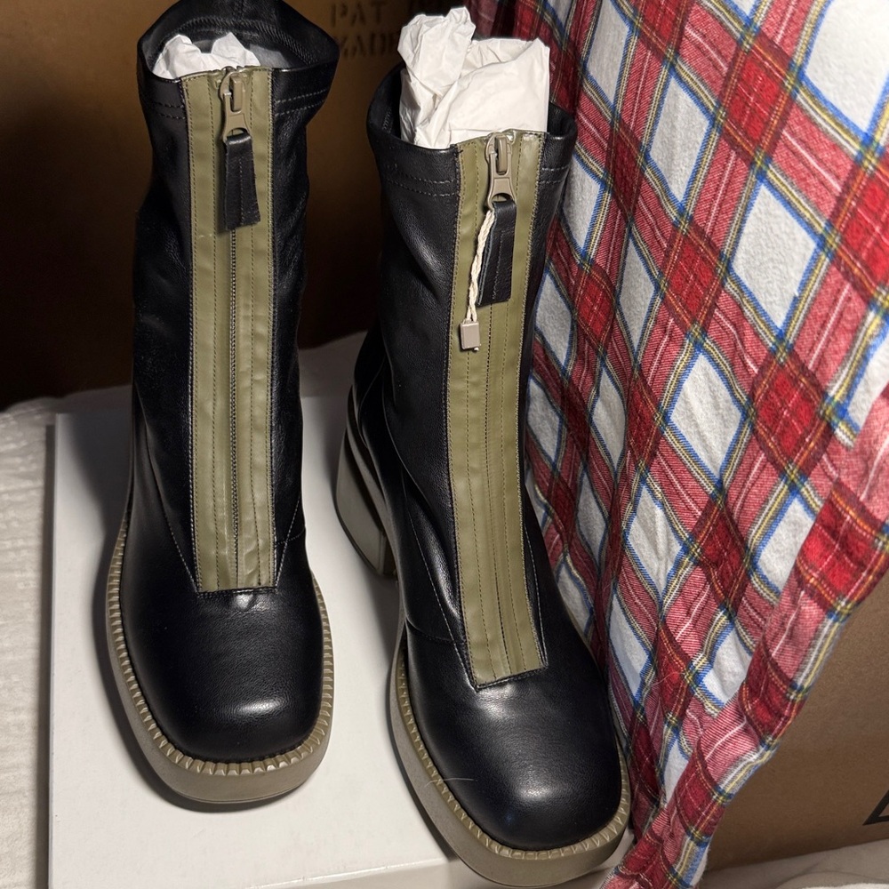Elegant Black and Olive Heeled Boots